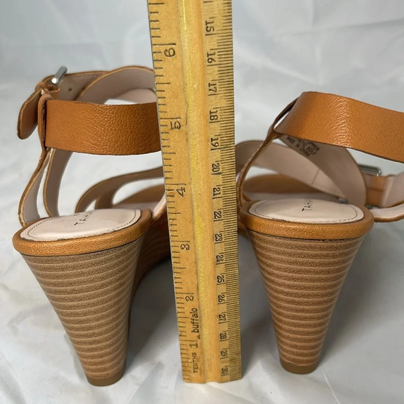 TAHARI Valen Wedge Crisscross Sandals Camel Brown Genuine Leather Open Toe 9 - Picture 8 of 9